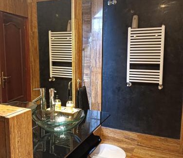 Mostoles House | H1-Habitación sublime cama doble luminosa A/C WIFI