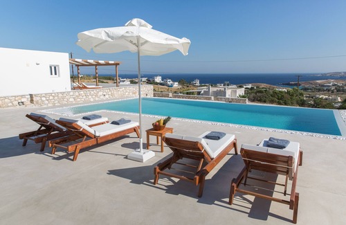 Parikia Villa | H2O Private Villa Paros, infinity swimming pool, sea view lounge area, bbq & Bar