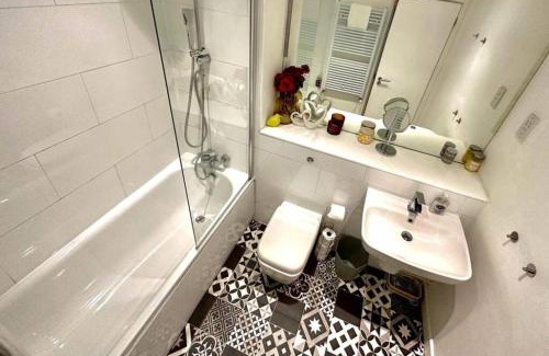 London City Centre Apartment | H3: Fantastic Apt - 100m from Piccadilly Circus!!