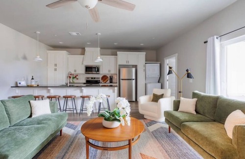 Asian District Condo | H3/H5 Spacious & Urban Modern Condo - 2 units!