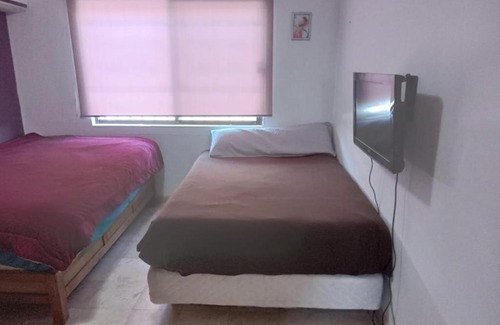 Leon House | Habitación cómoda dentro de casa