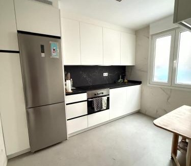 Iralabarri House | Habitación cerca del centro, baño y cocina compartida