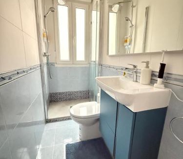 Iralabarri House | Habitación cerca del centro, baño y cocina compartida