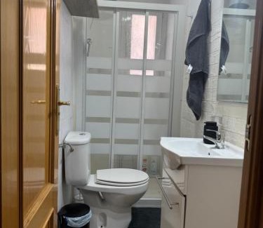 Carabanchel House | Habitación con baño compartido