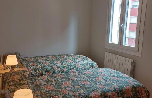 Iralabarri House | Habitación en apartamento con zonas comunes compartida H1