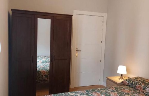 Iralabarri House | Habitación en apartamento con zonas comunes compartida H1