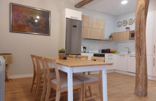 Iralabarri House | Habitación en apartamento con zonas comunes compartida H1