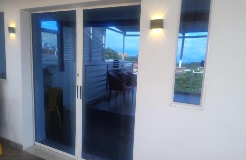 Yumbo House | Habitación King con baño privado, AC, cerca a centro de eventos, aeropuerto,zona bancaria y comercial