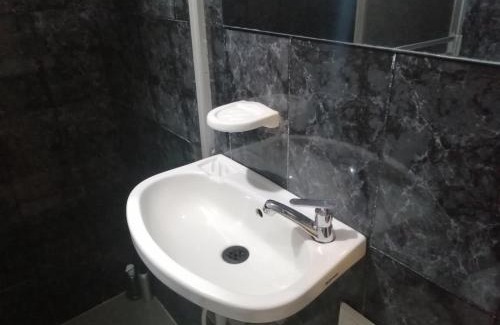 Engativa House | Habitación Privada Cerca al Aeropuerto y Terminal