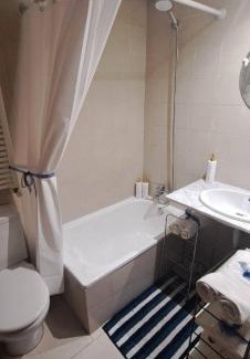 Basurtu House | Habitacion con salida directa a terraza chill out