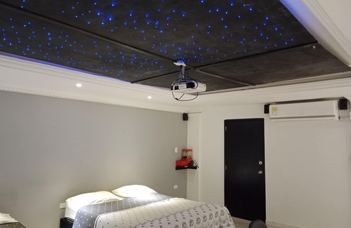Barranquilla House | Habitacion Familiar, con Luces y Baño Privado 0102