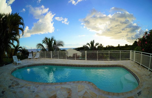 Saint-Pierre Apartment | Habitation Perle Créole- Studio Le Tamaya, swimming pool, calm sea view