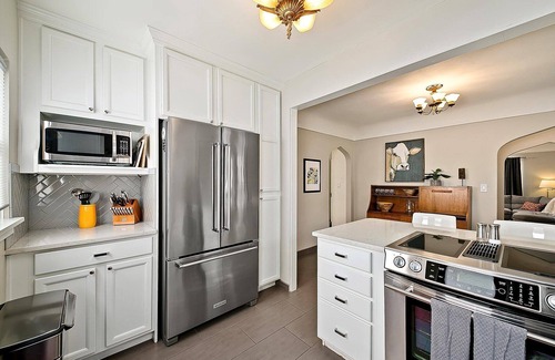North End House | #HabitueHomes - Hand House - Hot Tub! 3 Floors!
