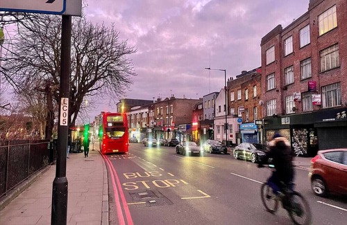 Leabridge House | Hackney Suites - Double En-suite Room (F3)