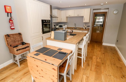 Nefyn Cottage | HADDEF, romantic, luxury holiday cottage, with hot tub in Nefyn