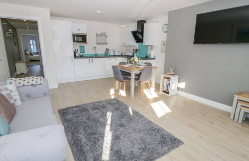 Benllech Apartment | HAFAN TRAETH (BEACH HAVEN), family friendly in Benllech