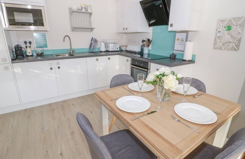Benllech Apartment | HAFAN TRAETH (BEACH HAVEN), family friendly in Benllech