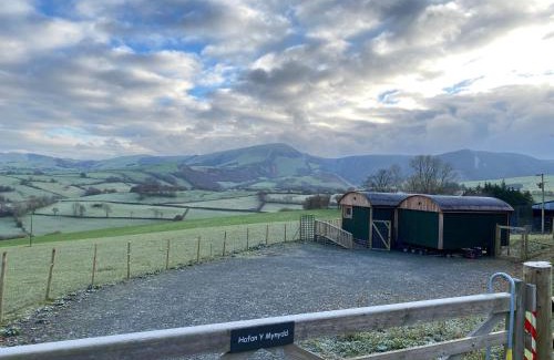 Machynlleth Apartment | Hafan y Mynydd - Mobility adapted double shepherd hut