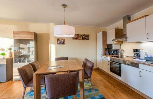 Muritz Apartment | Hafenidylle - Apartment in der Hafenresidenz mit Balkon & Wellness