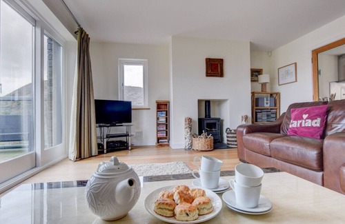Tan-y-groes House | Hafod y Bryn - Four Bedroom House, Sleeps 10