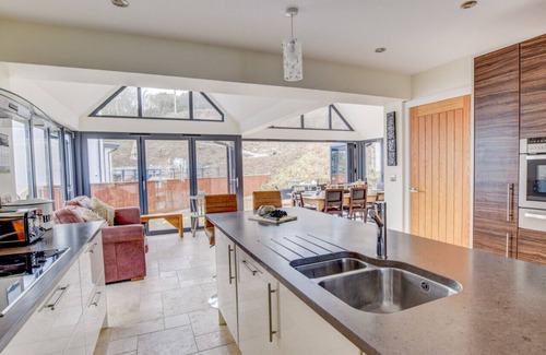 Tan-y-groes House | Hafod y Bryn - Four Bedroom House, Sleeps 10