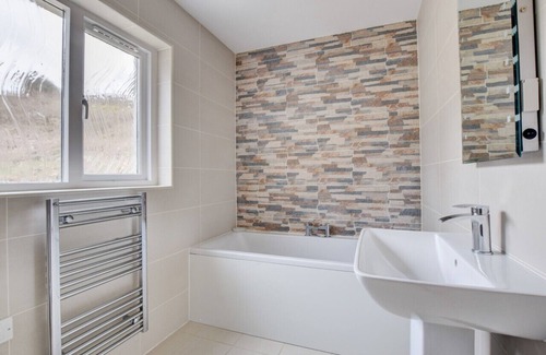 Tan-y-groes House | Hafod y Bryn - Four Bedroom House, Sleeps 10