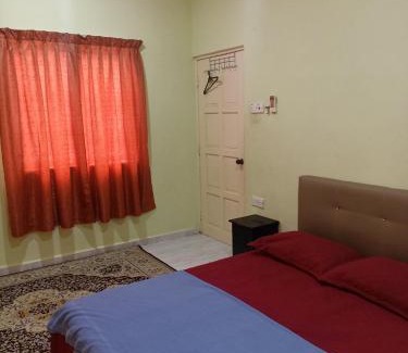 Kampung Bintong House | Hajjah Norma Homestay