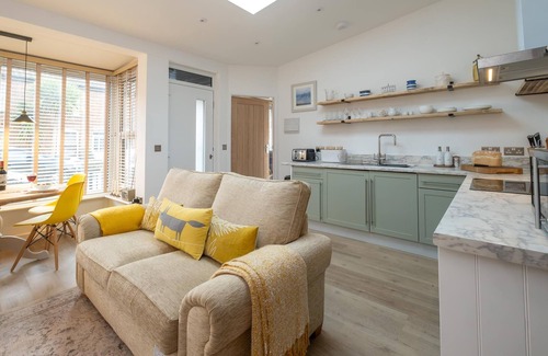 Leiston Cottage | Hale House - sleeps 2 guests in 1 bedroom