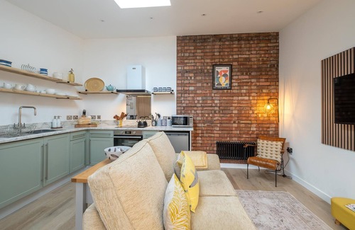 Leiston Cottage | Hale House - sleeps 2 guests in 1 bedroom