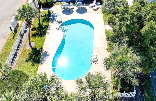 Miramar Beach House | Half-duplex 4 min walk from the beach · Free Cruise Tix · Pool · Pets welcome!