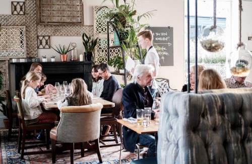 Herne Hill Hotel | Half Moon