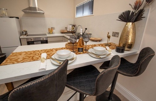 Eastbourne Apartment | Half Moon - Romantic Getaway with Hot Tub