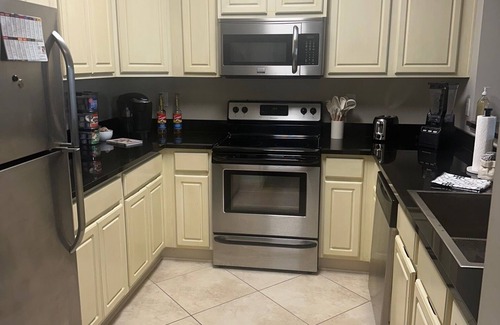 Tuscaloosa Condo | "Half Time Condo" - Cozy 2-bedroom 2 bath, convenient to Bryant-Denny stadium