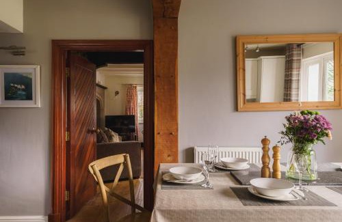 Ambleside House | Half Way House, Clappersgate, sleeps 8