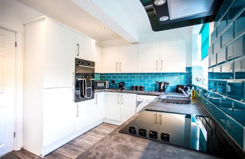 Tamworth House | Halford House 3 Bed Town Centre Home from Home with Parking for 2 cars Prime Location Tamworth
