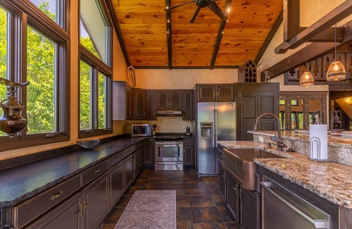 Beech Mountain House | Halftime Haus - 5BR ski in/ski out on Beech. Beautiful views, high end updates, perfect location!