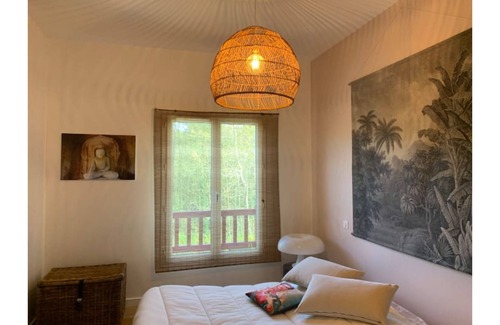 Urrugne House | Halfway between beaches and Basque mountains