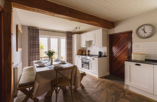 Ambleside House | Halfway House 17th Century Cottage by the River
