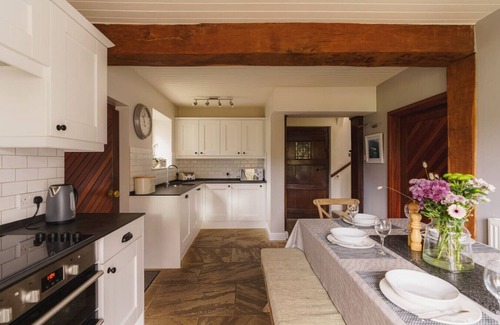 Ambleside House | Halfway House 17th Century Cottage by the River