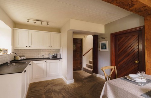 Ambleside House | Halfway House 17th Century Cottage by the River
