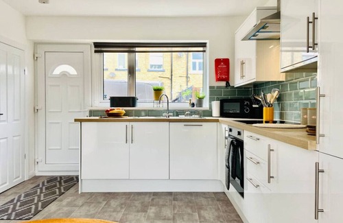 Hipperholme House | Halifax/Brighouse 8 mins Pets OK 360 Mbps WiFi
