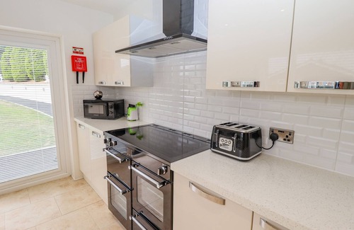 Skegness Cottage | HALLSTEAD, pet friendly, country holiday cottage in Skegness