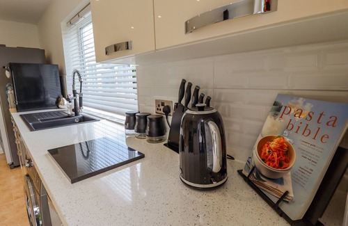 Skegness Cottage | HALLSTEAD, pet friendly, country holiday cottage in Skegness