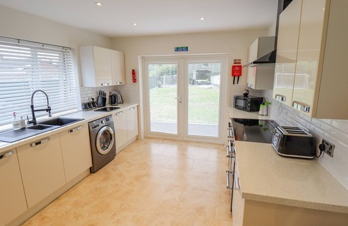 Skegness Cottage | HALLSTEAD, pet friendly, country holiday cottage in Skegness