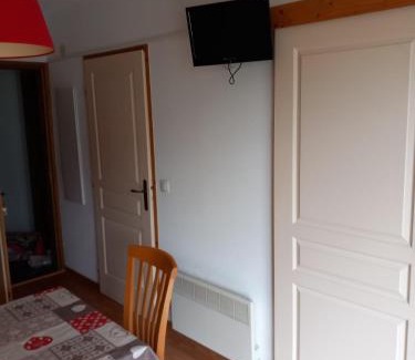 Orelle Apartment | Hameau 8 102 - SPA & PISCINE appartement 4 pers