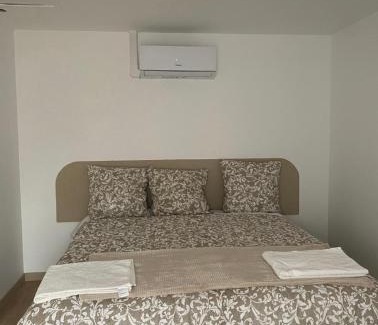 Grand-Couronne Bed & Breakfast | Hameau des Essarts
