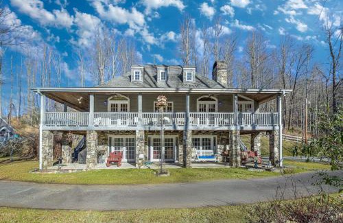 Mars Hill House | Hamersmith Hollow Retreat by AvantStay Mountain Views