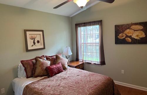 Lake Hamilton Villa | HAMILTON'S LAKE ESCAPE BEAUTIFUL 2007 STUCCO LAKE HOME WITH 2010 G3 PONTOON INCLUDED!