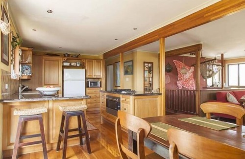 Dunwich House | Hammocks and views at your spacious island retreat