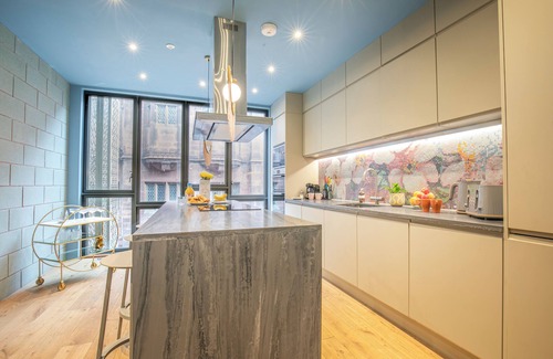 Manchester City Centre House | Hammock Heights! Hot tub, Private Garage, City Center